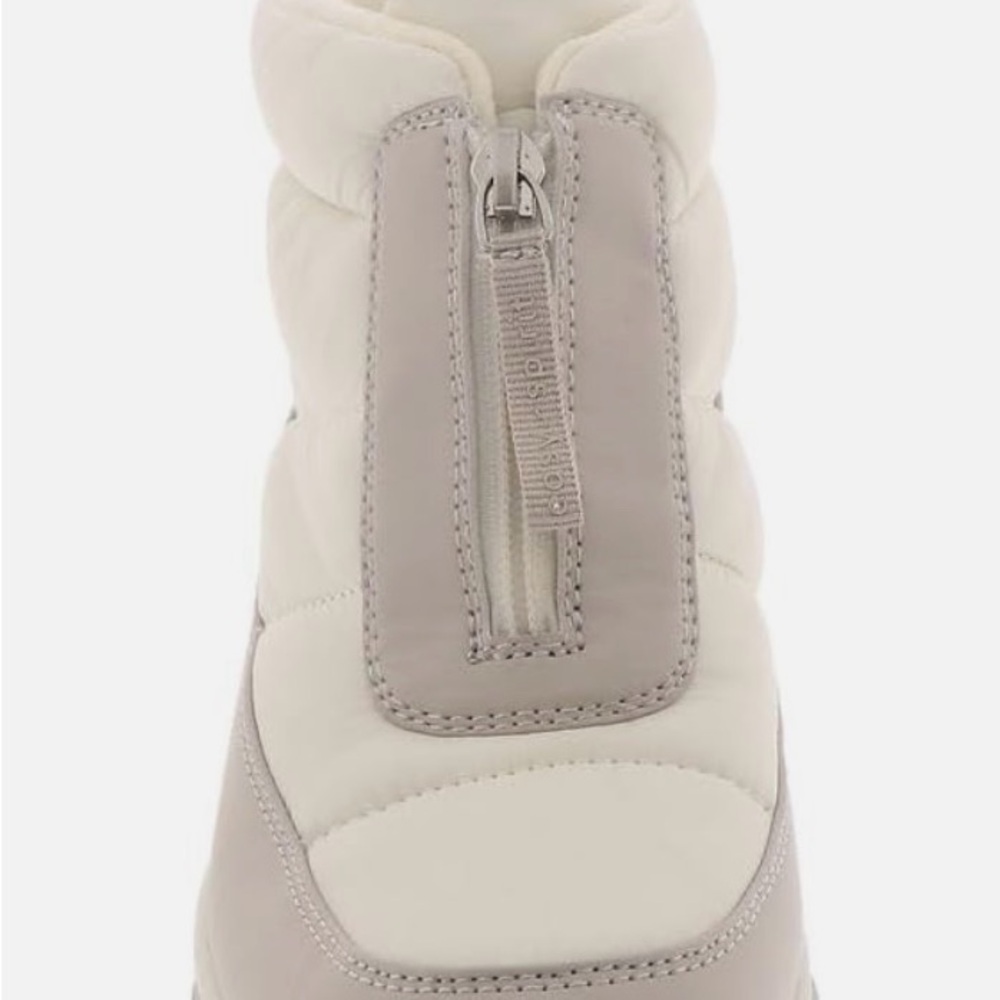 Easy Spirit Women's Black Ankle Boot
Water Repellant Booties